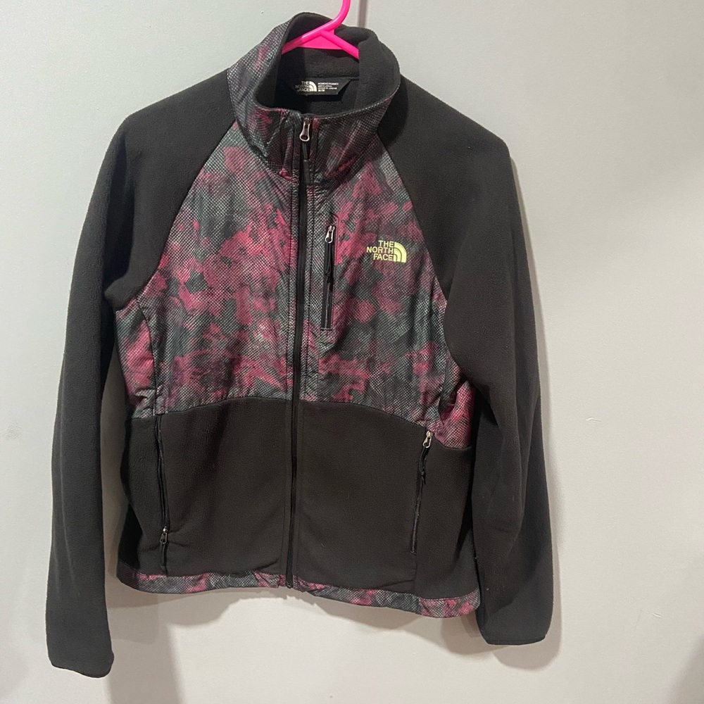 North face women’s fleece size medium gray and pink pattern excellent condition
